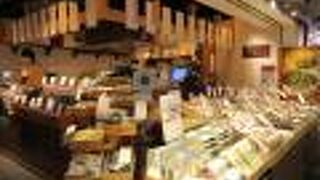 昆布や佃煮、ちりめんの店です