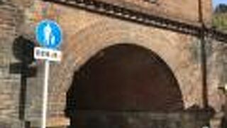 「ねじりまんぽ」とはレンガの組み方