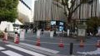 池袋の東口にある公園の一つです。