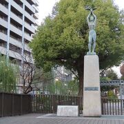 【平和像】空襲を受けた岡山の街から平和への願い
