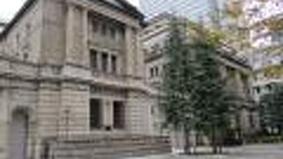 中を伺い知ることができないような雰囲気