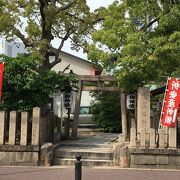 甲子園球場のライト場外の方向にある神社