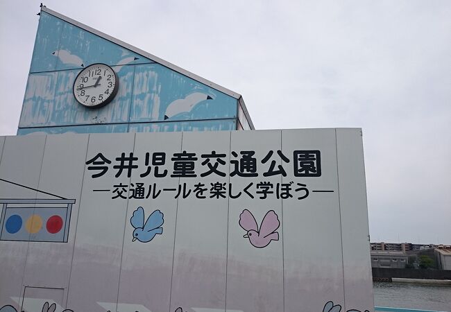 交通公園の施設の他にも、子供向けの遊具の設備もあります