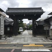 室町時代には、皇室や公家・幕府の帰依を得て浄土宗の筆頭寺院