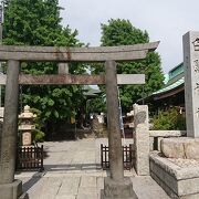 緑に囲まれた落ち着いた雰囲気の神社