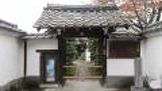 石田三成一族の菩提所です