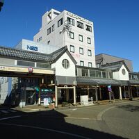 高田駅前すぐ