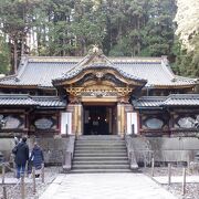 日光の社寺の奥の静かな寺院でした。