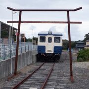 かつて走っていた車両を使った神社でした。