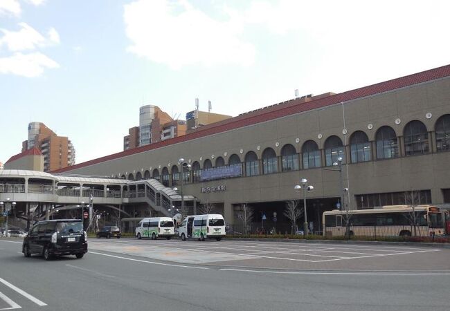 立派な高架駅になった。