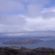 美幌峠から眺める屈斜路湖は美しいです!　晴れの日に再訪したいです。