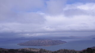 美幌峠から眺める屈斜路湖は美しいです!　晴れの日に再訪したいです。