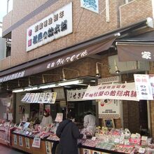 店頭で飴を切る音が楽しいです