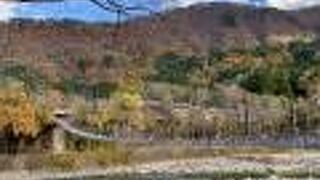 白川郷　庄川に架かるであい橋