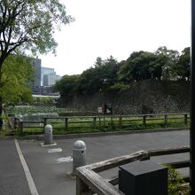 清水門橋とその向こうの清水濠