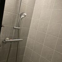 バスタブなし。シャワーのみ