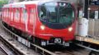 東京で２番めに古い地下鉄路線。ときどき地上に顔を出します