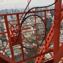 トップデッキへのエレベータ内から