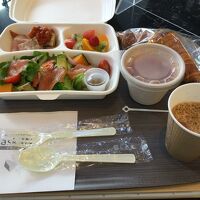 朝食はボックスセットですね。l