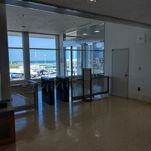 那覇空港の展望デッキへの入口