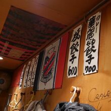 店内メニュー表は壁などに。