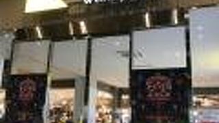 駅に直結してます