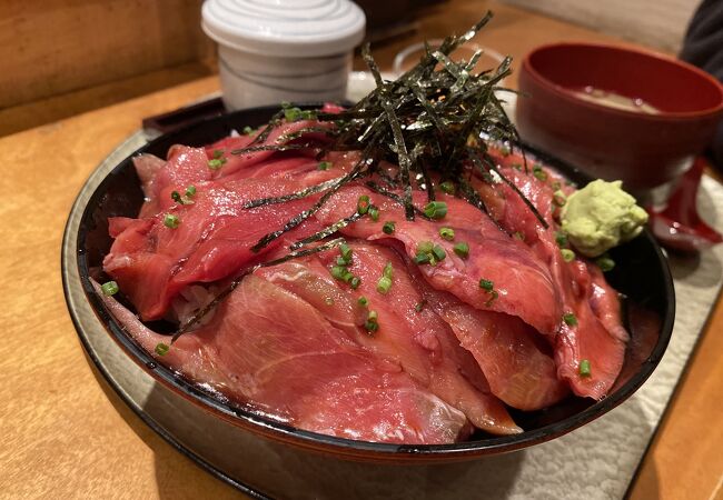 新鮮な海鮮丼