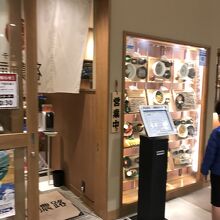 カウンター席もあります