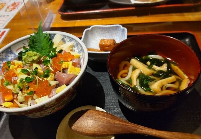 中野の飲み屋小路にある海鮮居酒屋