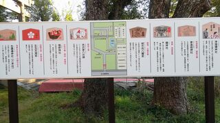 境内の個性豊かな神社も必見