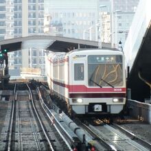 新大阪駅から西中島南方駅はすぐ。2017年撮影。