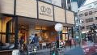 カフェ、レストランも併設