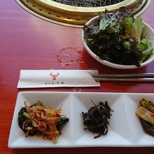 キムチとサラダ