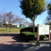 隅田川沿いにある公園です。