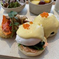 メインの卵料理のおススメはアスターベネディクトです。