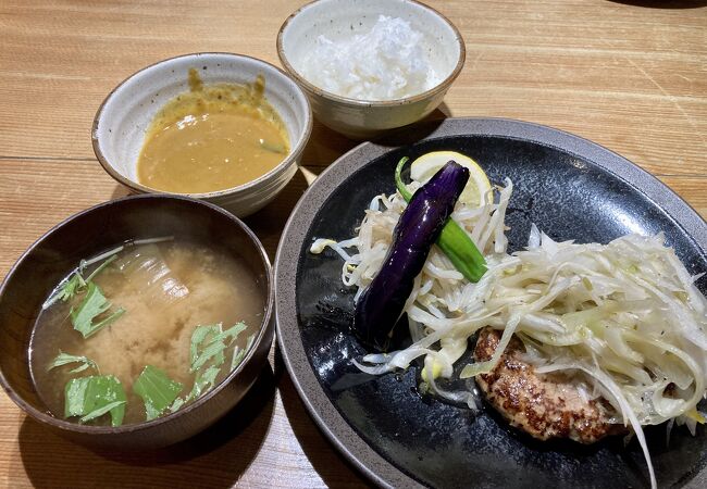 ねぎ塩味のハンバーグ・ランチ