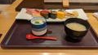 お手頃な夜食がある