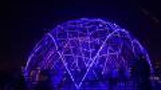 ソニーがスポンサーのライトアップをやっていました。