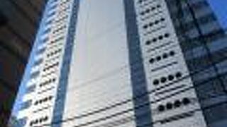21階建ての高層ビルです