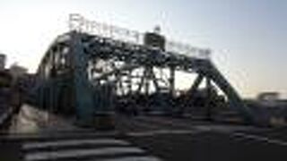 歴史ある橋です。