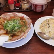 特製醤油肉入りラーメン＋焼きめし定食(大）を注文しました。