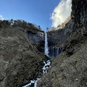 日本三大名瀑の一つで９７ｍの高さから落ちる華厳滝の他にも滝が見られる
