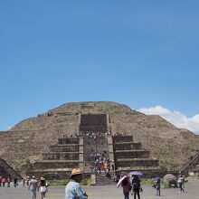 月のピラミッド