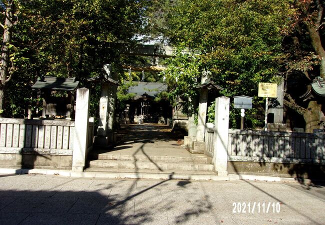 石神井城本丸跡地にあります。