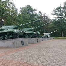 旧樺太神社跡地に並ぶソ連製の戦車