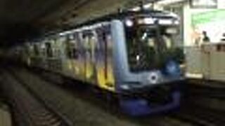 斬新なデザインの電車