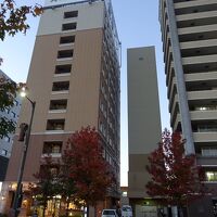 隣接して専用立体駐車場。