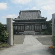 江戸時代の作家の為永春水の墓があります。