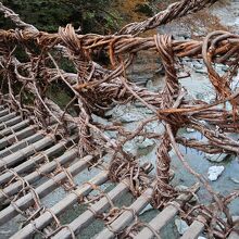 足元の板、間隔が結構広いです。