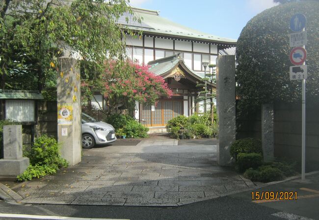 喜多川歌麿の墓があります。